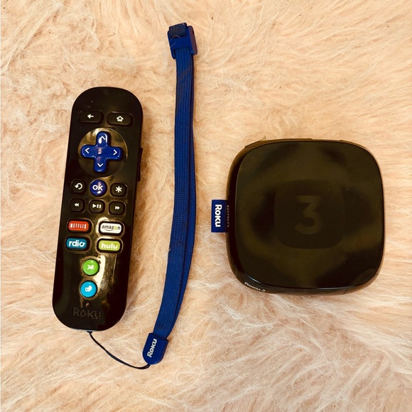 Roku 3 Streaming Media Player with Remote - Picture 1 of 5